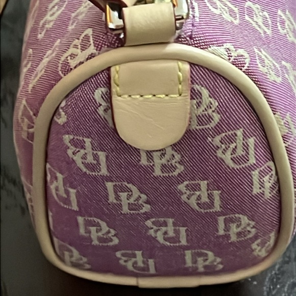 Dooney and Bourke Vintage Barrel Signature mini bag - Picture 3 of 12